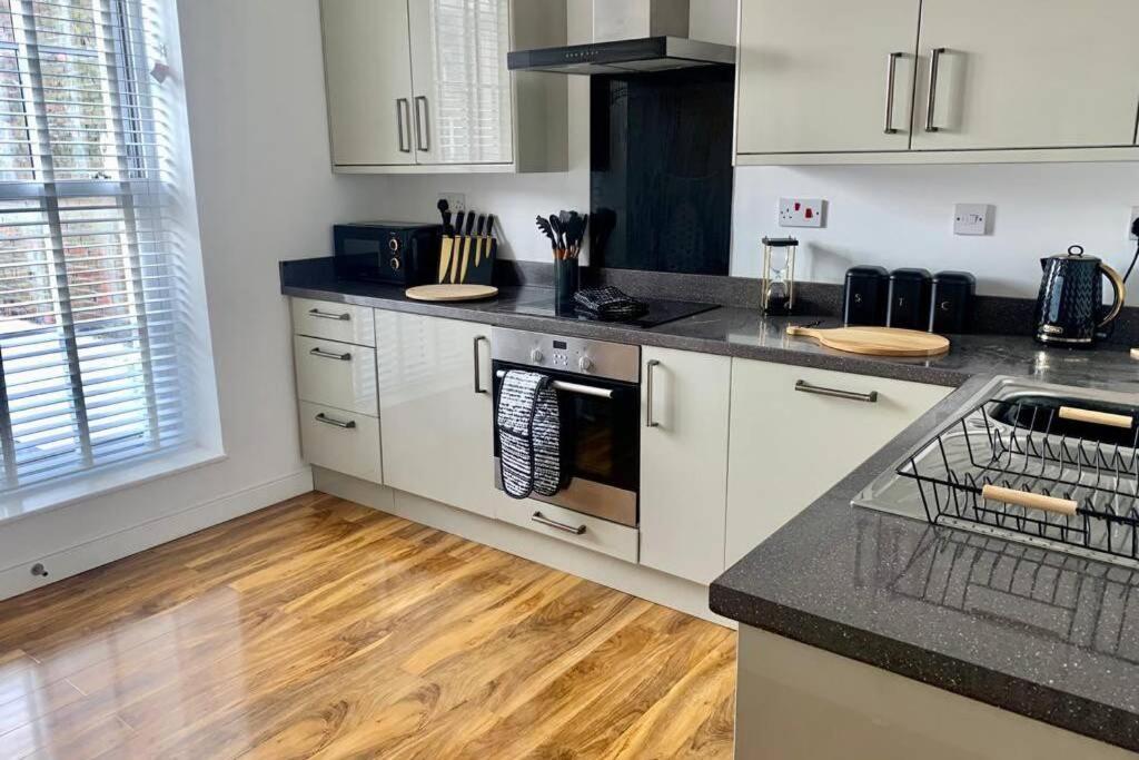 Luxury, Centrally Located 2 Bed Modern Apartment Great Yarmouth Bagian luar foto